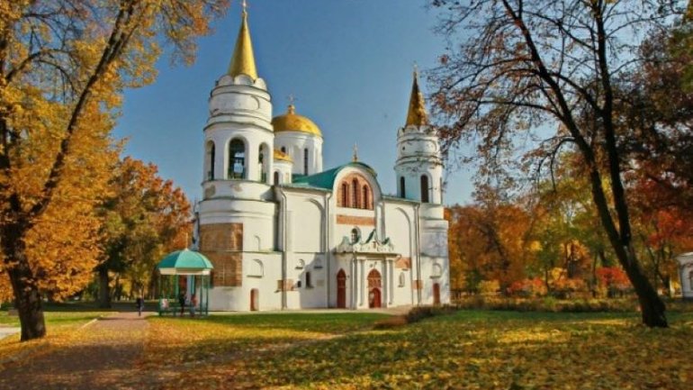 Із найдавнішого храму Чернігова прибрали імперську символіку