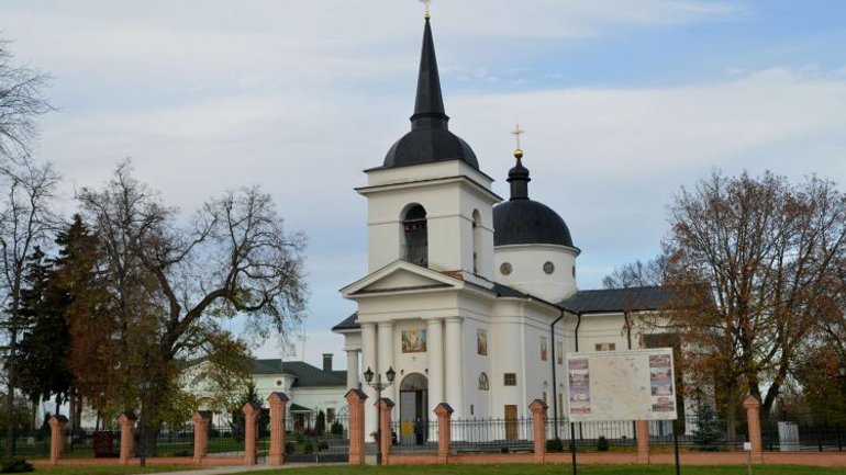 Гетьманську церкву-усипальницю у Батурині освятили три архиєреї ПЦУ