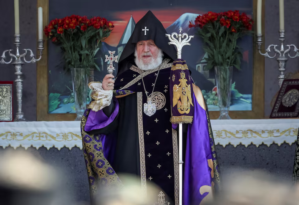 Лідер вірменської церкви постане перед судом на тлі загострення протистояння з урядом