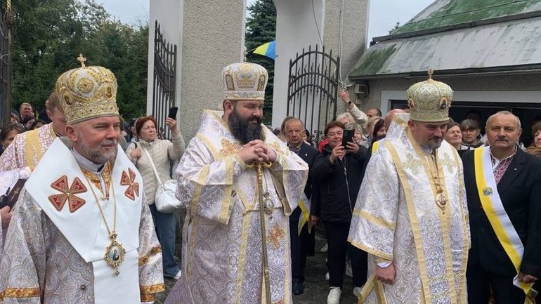 У Підгорецькому монастирі отців-василіан освятили монумент «Христос — добрий пастир»