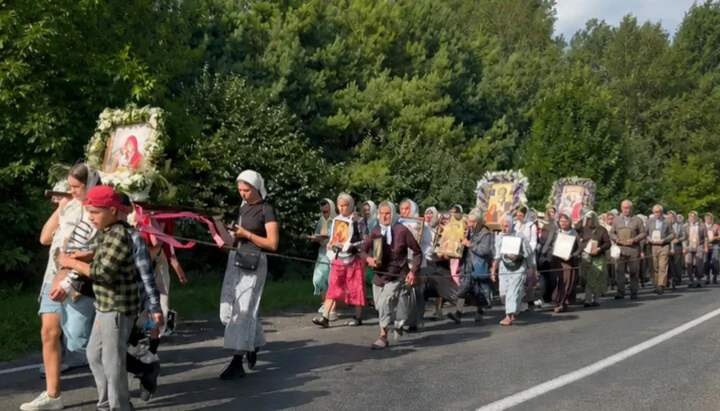 У Рівненській області влада одного з селищ заборонила проходження Хресного ходу УПЦ до Почаївської Лаври через свою територію