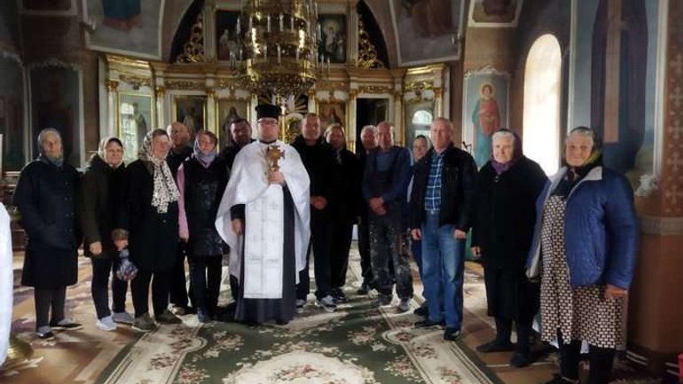 Громада на Буковині, яка у березні перейшла до ПЦУ, тільки тепер зайшла до храму
