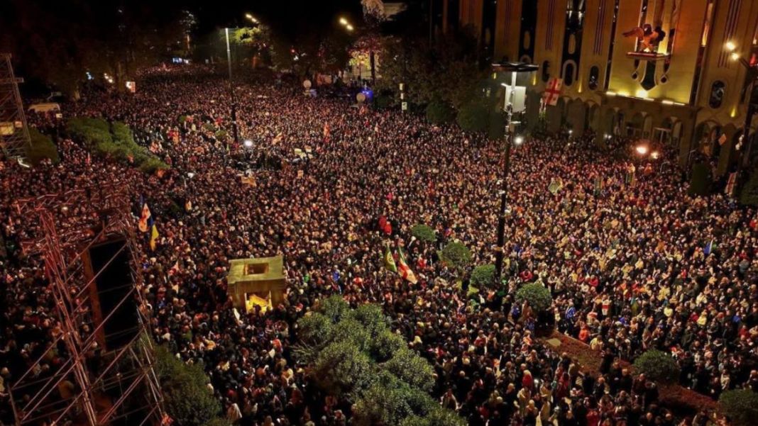 Маневрує між протестами та владою: Як ГПЦ реагує на події в Грузії
