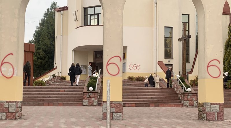 Засудили вандала, який розмалював сатанинськими знаками храми Тернополя - Релігійна правда