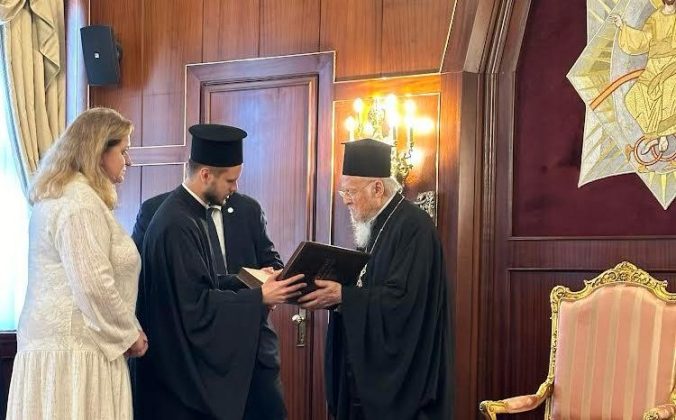 Христинопільський Апостол подаровано Патріарху Варфоломію