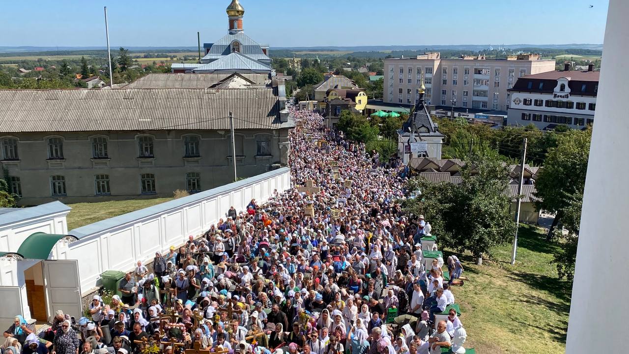 Близько 30 тис. паломників прибули до Почаївської лаври напередодні свята Успіння Божої Матері.