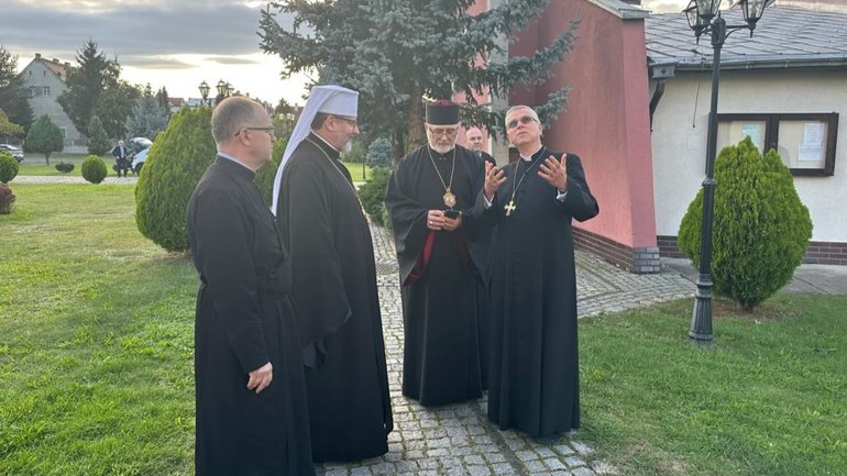 Глава УГКЦ відвідав парафію у Лігниці, де з купола храму зрізали хрест