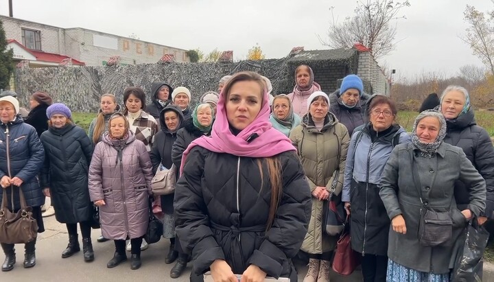 У Смілі прихожани УПЦ прийшли до ТЦК вимагати звільнення свого священника