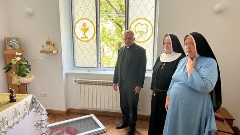 Під час обстрілу Львова постраждав будинок римо-католицьких чернечих спільнот
