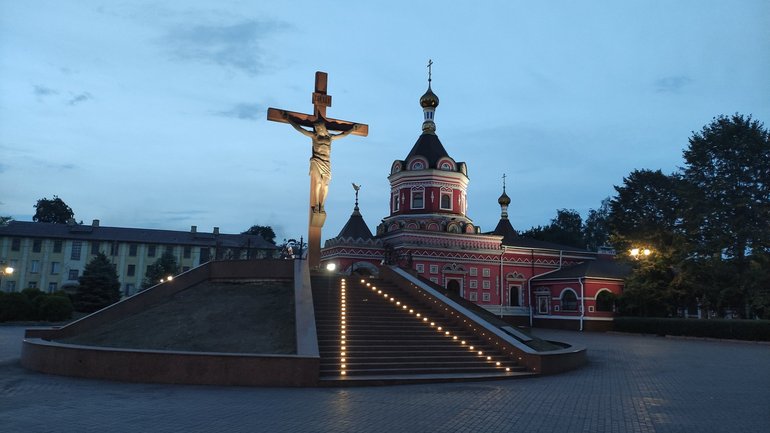У Кам’янському після тривалої паузи відновили підсвічення на «Голгофі»