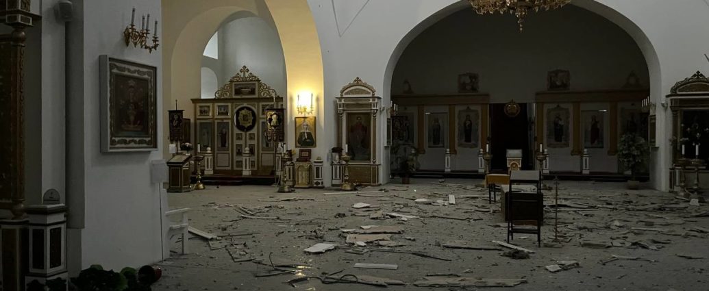 У результаті обстрілу російськими військами Херсону вночі було пошкоджено собор та храм УПЦ