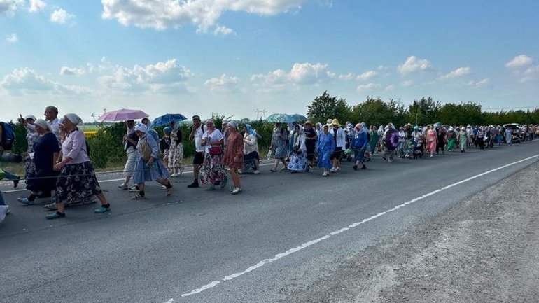 Поліція перевіряє, чи були дозволи в УПЦ на хресну ходу до Почаївської лаври