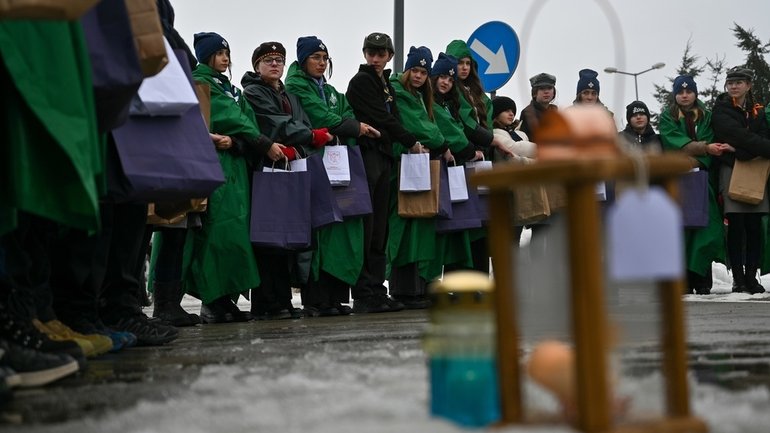На кордоні львівські пластуни отримали Вифлеємський вогонь миру від польських скаутів