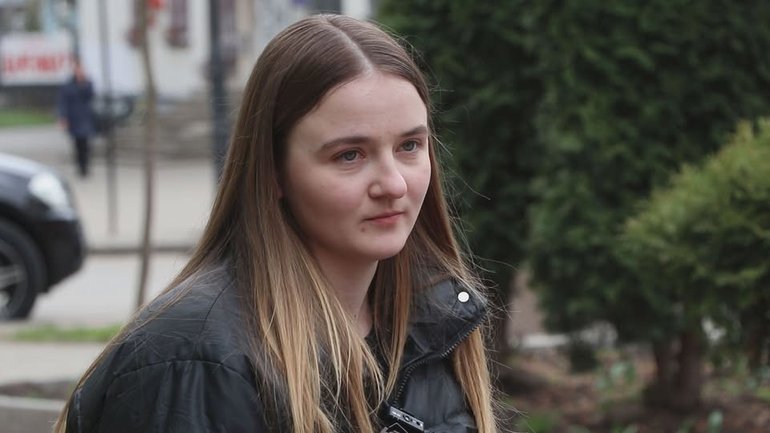 Журналіст, на яку напали прихильники УПЦ, вимагає від поліції перекваліфікувати справу