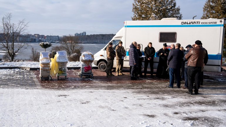 До Тернополя прибув реанімобіль від Папи Римського