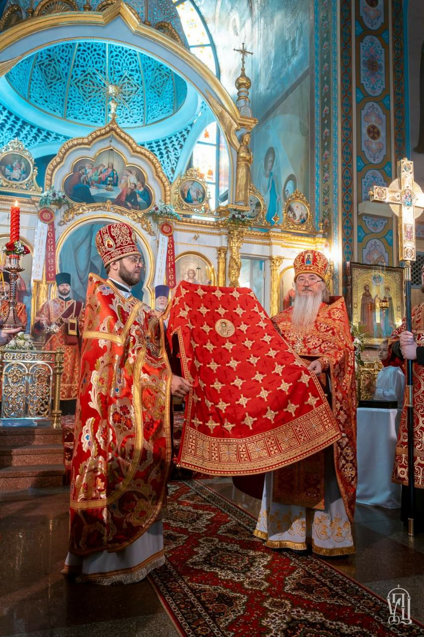 Священник, який служив із РПЦ - Пімєн Курішко знов вернувся до Києва і співслужив сьогодні митрополиту Онуфрію.