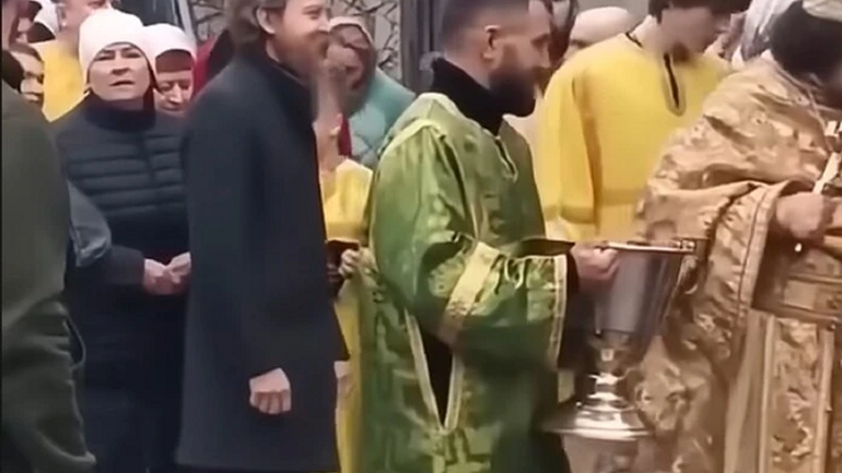Боксер Ломаченко на Великдень прислуговував у храмі УПЦ
