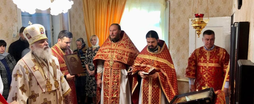 Прихильники УПЦ з Боярки продовжують своє богослужбове життя у будинку, який вдалося придбати завдяки пожертвам небайдужих вірян