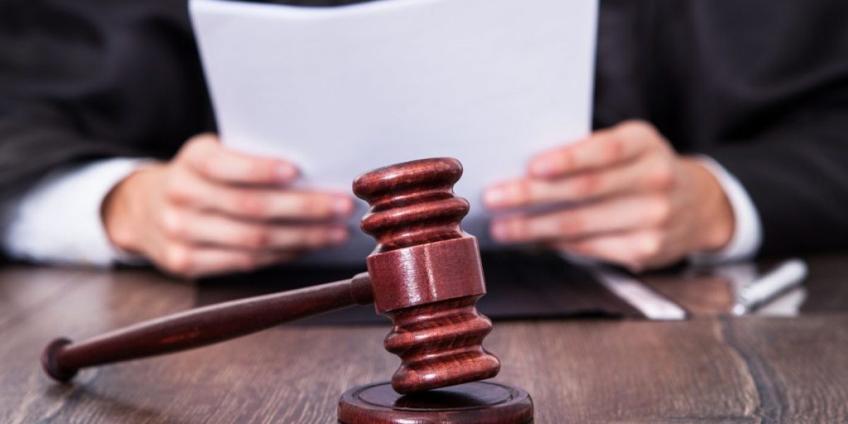 Школа в Індіані виплачує 650 тисяч вчителю через суперечку щодо трансгендерної політики