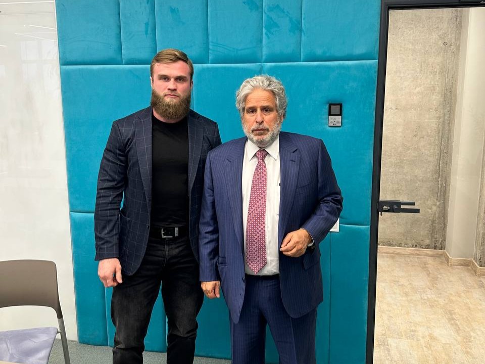 Роберт Амстердам зустрівся з нардепом Артемом Дмитруком