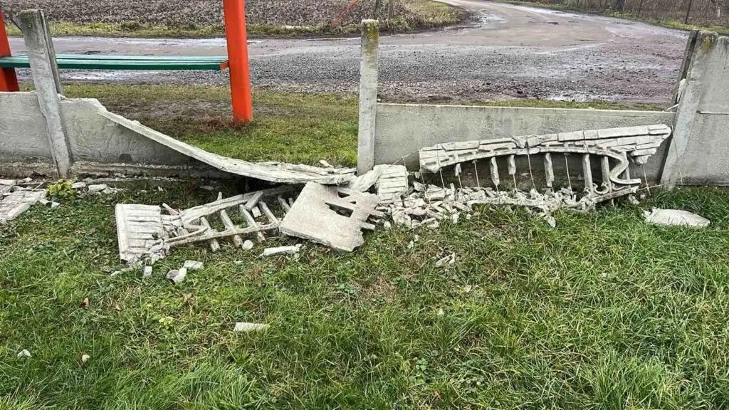 На Волині вандали зламали паркан Церкви