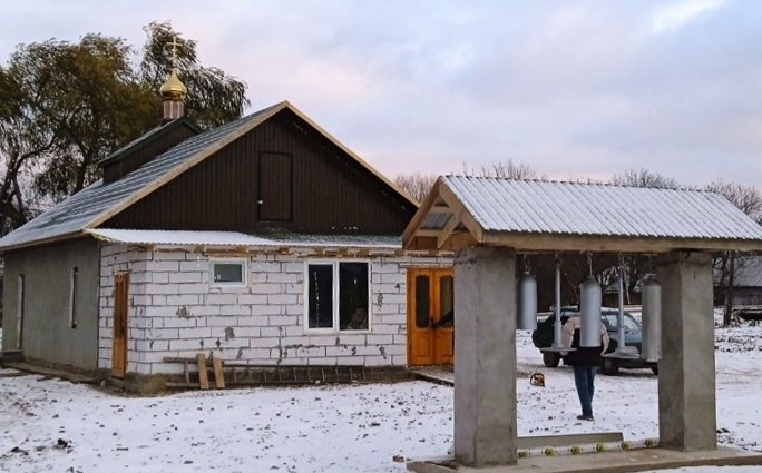 Митрополит Чернівецький Мелетій освятив храм замість ирнр,Ю який перейшов до ПЦУ