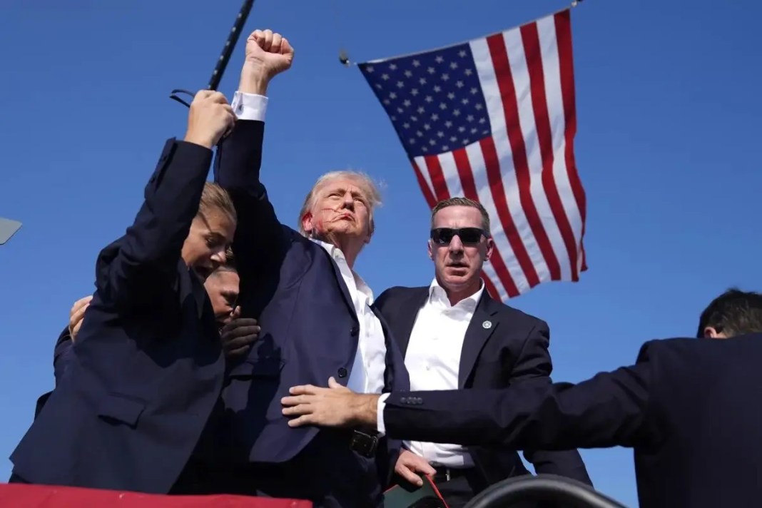 Байден розповів про стрілянину на мітингу Трампа: «Я за нього молюся»
