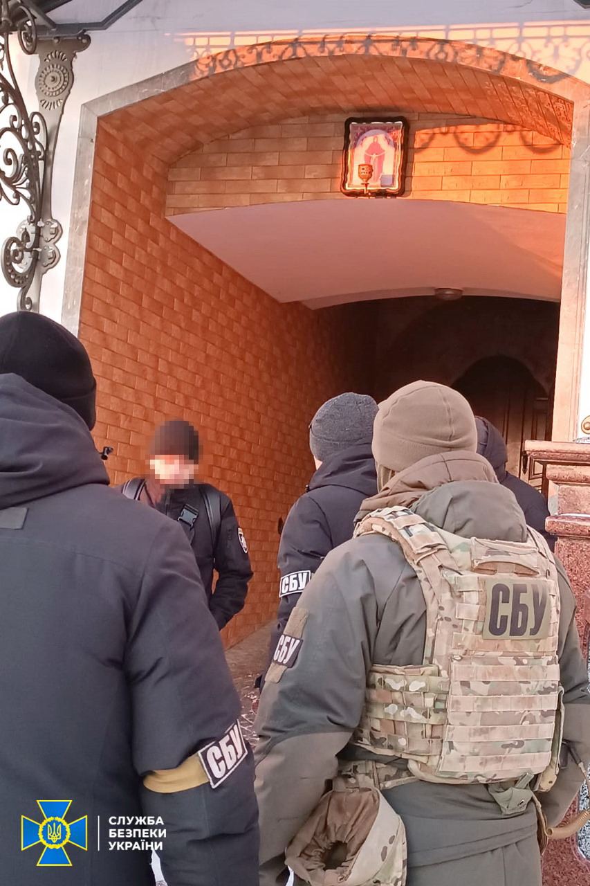 СБУ проводить обшуки у Почаївській лаврі УПЦ