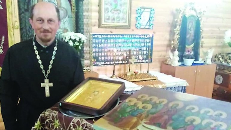 У сільському храмі на Волині замироточили дві старовинні ікони