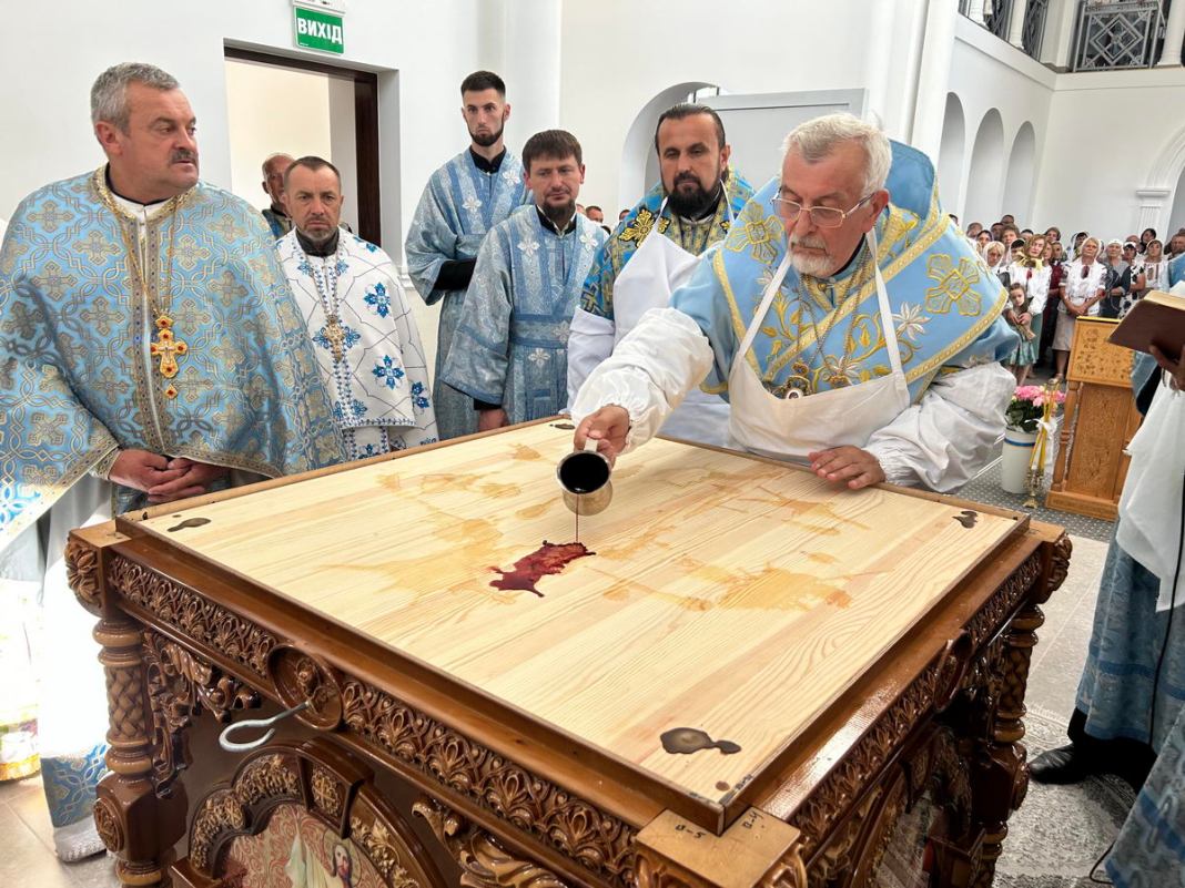 Нова святиня на Прикарпатті: Митрополит Галицький Андрій освятив новий храм