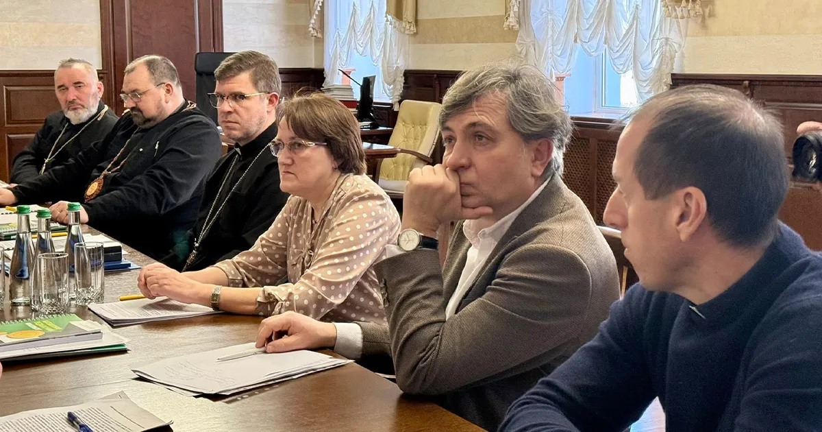 На Прикарпатті обговорили запровадження шкільного капеланства: у школах хочуть офіційно ввести посаду освітнього капелана