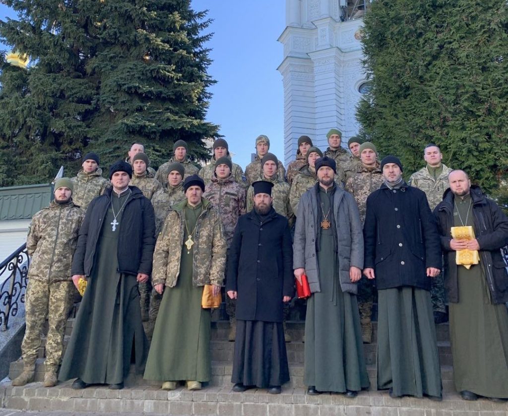 Капелани ПЦУ молилися за перемогу України в Києво-Печерській лаврі