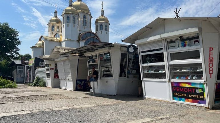 У Чернівцях виник конфлікт між підприємцями радіоринку та церковною громадою
