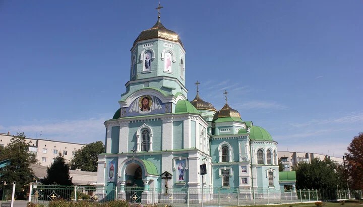 У Золотоноші найбільший храм перейшов до ПЦУ. Без священника