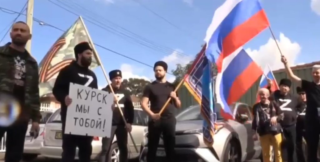 Ікони та “зетки”: в Австралії провели “хресний хід” за перемогу Росії