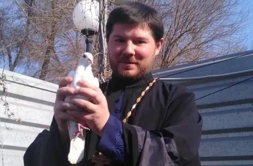 Окупанти звинувачують викраденого священника з Токмака Костянтина Максимова в “шпигунстві на користь України”
