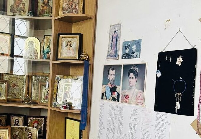 В Батурині, в колишньому монастирі УПЦ знайшли портрети російського царя