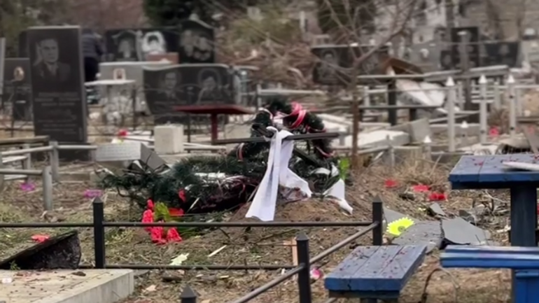 На черкаському цвинтарі унаслідок ворожої атаки пошкоджено понад 150 могил