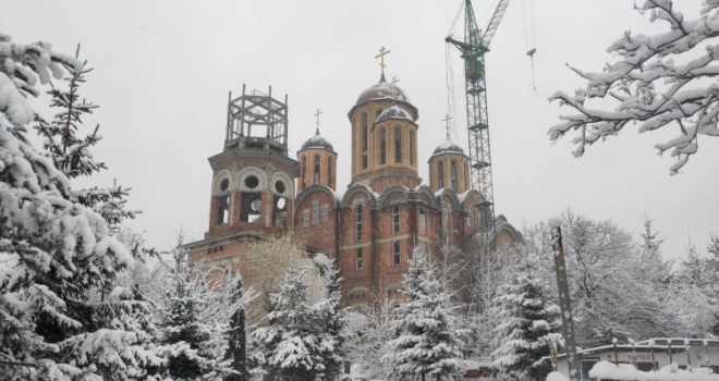 У Луцьку на території Храму Всіх Святих Землі Волинської УПЦ незаконно здійснюють комерційну діяльність