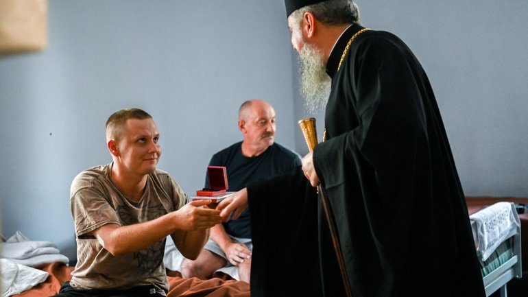 В Одесі Митрополит Епіфаній провідав поранених захисників України