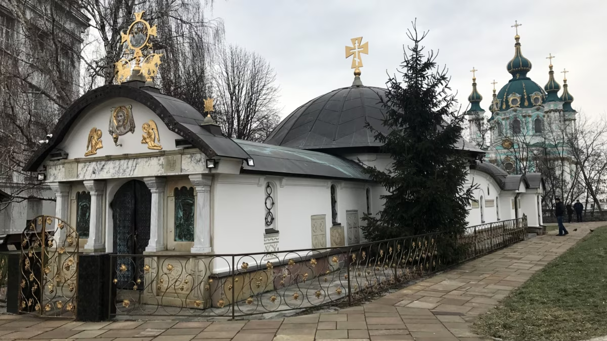 «Релігійна громада УПЦ рейдерськи захопила землю під «храм-МАФ» — адвокатка про знесену споруду