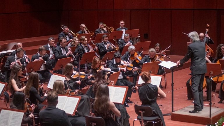 "Щедрик" вперше пролунав у видатній франкфуртській Alte Oper - РІСУ
