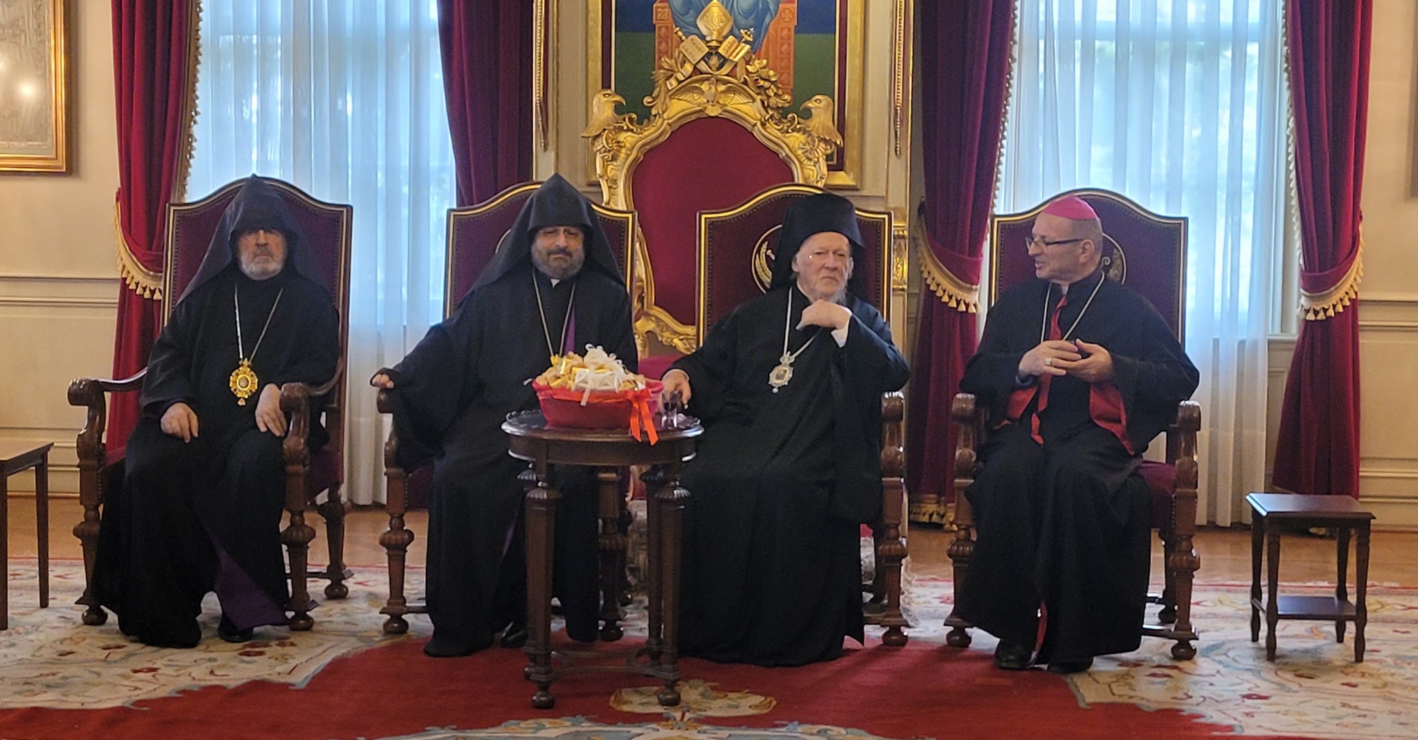 Патріарх Варфоломій зустрівся із Вірменським патріархом у Туреччині