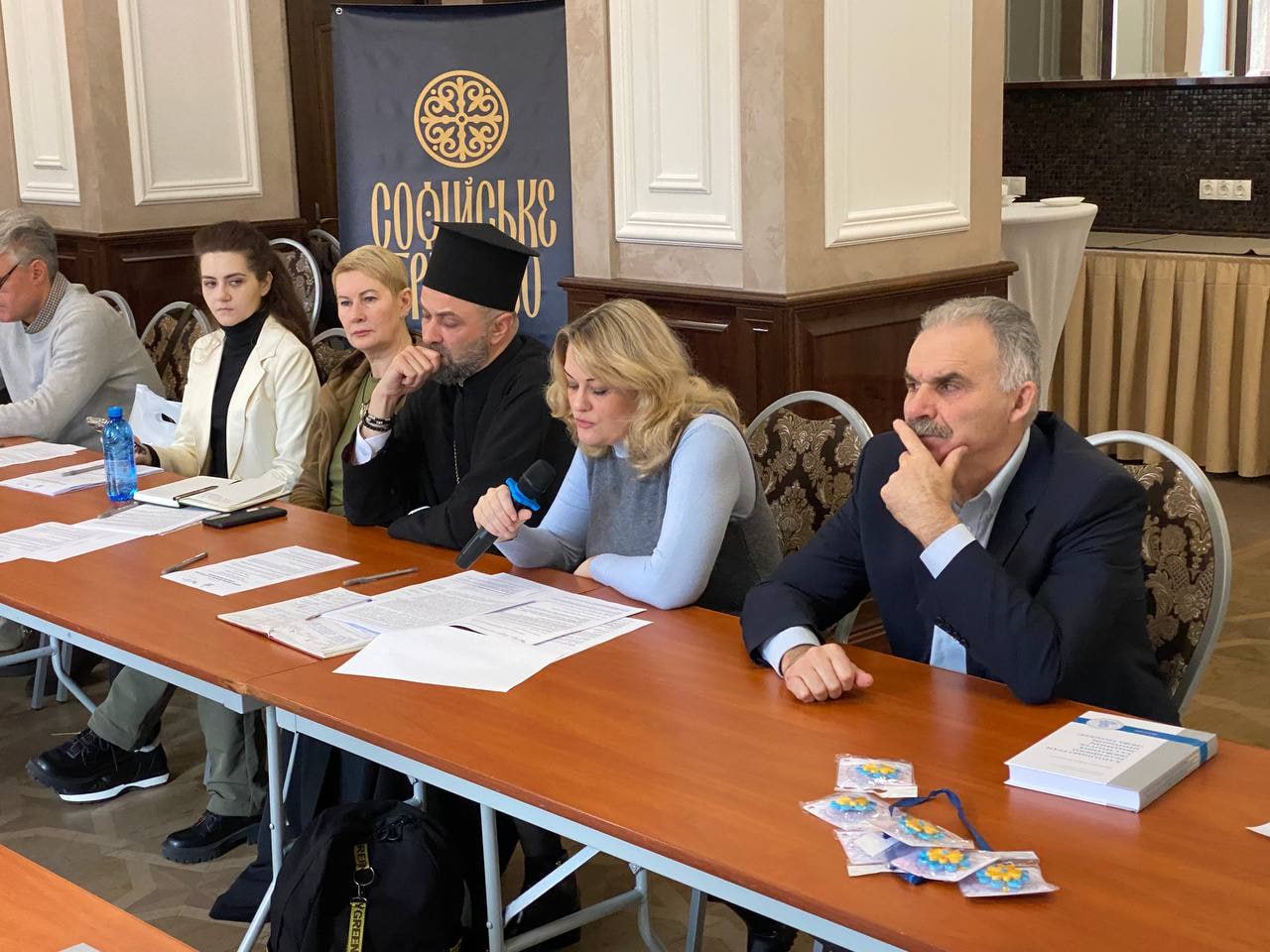 Підсумки круглого столу у Києві: діалог — єдиний шлях до порозуміння Церкви та держави