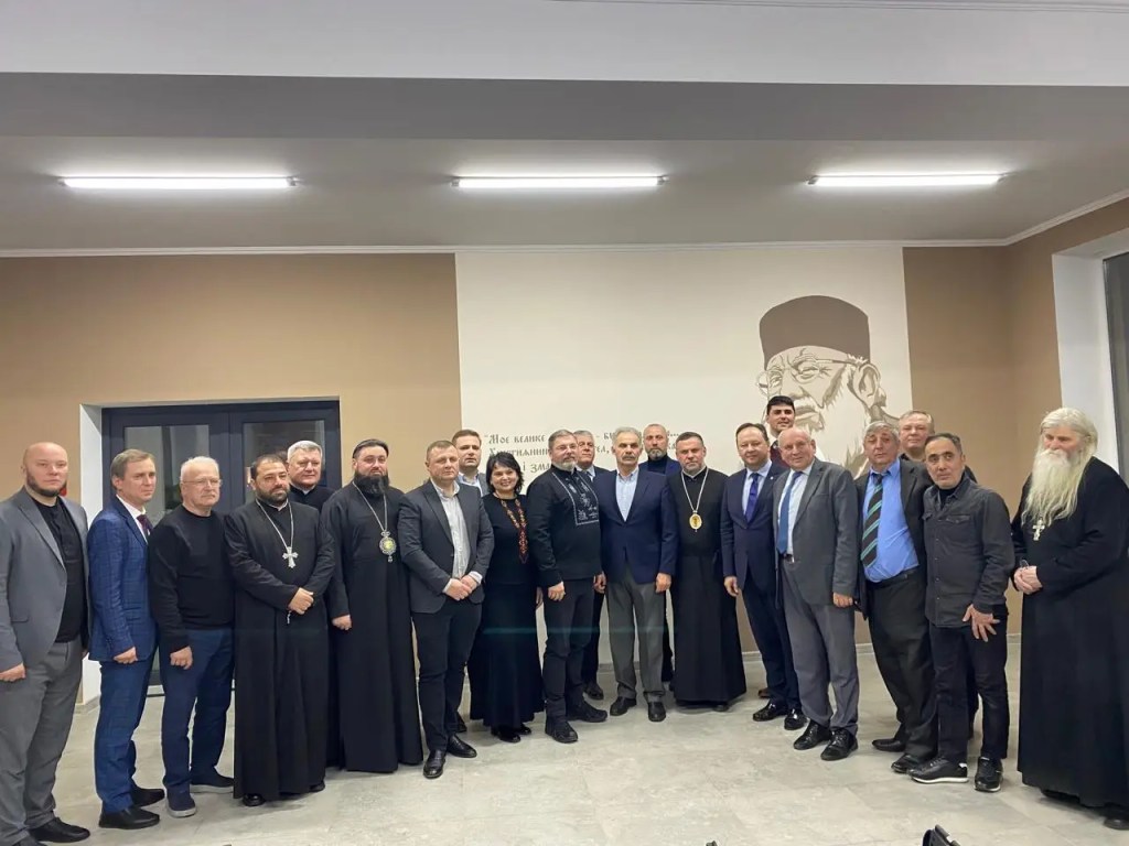 Голова ДЕСС Віктор Єленський зустрівся з Радою церков на Буковині: діалог про партнерство Церкви та держави