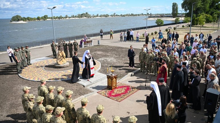 Предстоятель ПЦУ благословив монумент «Крила Гідності» на честь полеглих захисників України