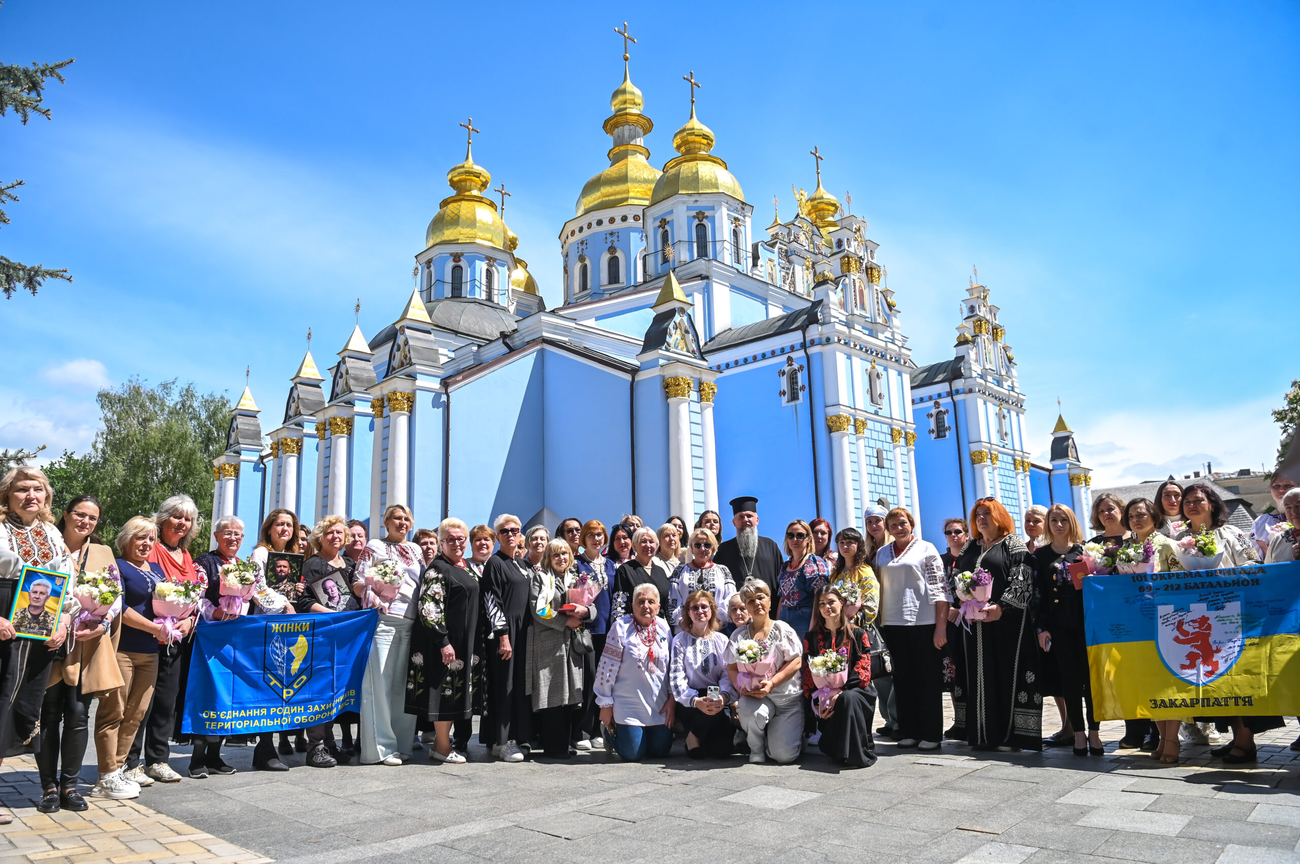 Предстоятель ПЦУ зустрівся з рідними захисників України