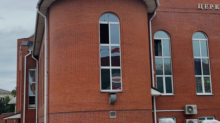 Від шахедів РФ постраждав найбільший протестантський храм Київщини у день освячення