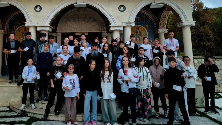 Болгарський Патріарх покарав священнослужителя після того, як той прийняв українських дітей