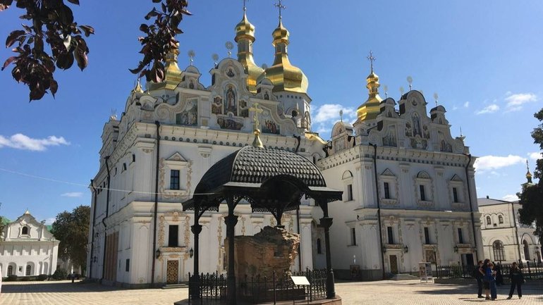 У Києво-Печерській лаврі усі охочі можуть побачити фрески, лицарські обладунки, стародруки та дари козацьких ктиторів Національний заповідник у Києво-Печерській...
